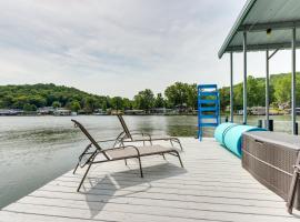 صور الفندق: Lake of the Ozarks Retreat with Boat Dock and Slip!