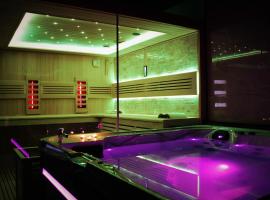 Hotel kuvat: Villa in the Vineyard with Pool, HotTub & Sauna