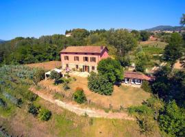 Hotelfotos: Tuscan Farmhouse in Castiglione di Garfagnana with Garden