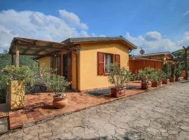 Hotel Photo: Country House with swimming pool and garden with Mediterranean plants