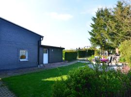 Hotel foto: Holiday Home in Neustadt am Rennsteig with Pond