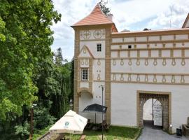 Fotos de Hotel: Zámek Castle Račice - Předzámčí Forecastle