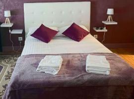Hotel Photo: Room in Guest room - Les Chambres De Vilmorais - Violette Prince