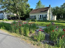 Hotel Photo: Burdett's Home Away From Home