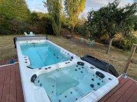 Hotel foto: Country House "La Parenthèse verte "50mn to Paris with pool and hot tub