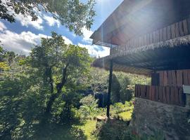 Munduk Tutub waterfall view, hotel in Munduk