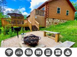 Hotel Photo: Foxes' Den Cabin with Private Hot Tub