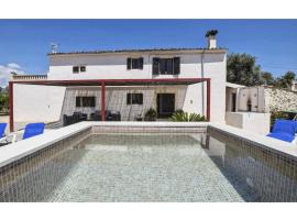 מלון צילום: Country house with panoramic views and small pool in Inca