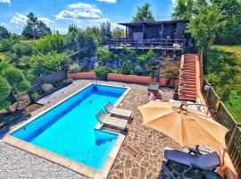 Hotel Photo: W a n d e r l u s t - casa con piscina riscaldata ad uso esclusivo - Marche