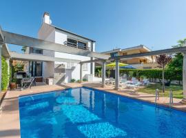 Hotel fotografie: Estrel - Villa With Private Pool In Can Picafort