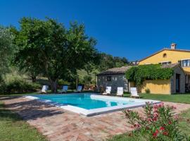 Hotel kuvat: CASALE VERDICCHIO 10&2, Emma Villas