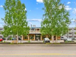 Clarion Hotel & Suites Fairbanks near Ft Wainwright โรงแรมในแฟร์แบงค์ส