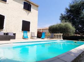 Hotel Foto: Maison proche de Hyeres avec piscine privée, terrasse et jardin