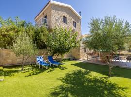 The River House, hotel v destinaci Trimiklini