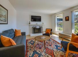 Hotel foto: Inviting Home with Patio Walk to Downtown Novato!