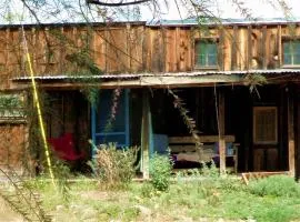 ocho guesthouse & weaver's studio