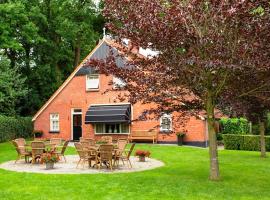 Hotel Foto: Beautiful group accommodation with hot tub and Finnish kota, located in Twente