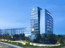 Grand Barony Qingdao Airport Hotel, hotel a Qingdao