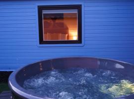 Hotel Foto: West Wicklow Glamping with Hot Tub