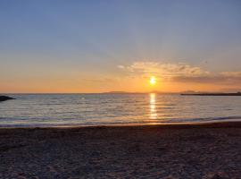 Hotel Photo: APPARTEMENT LOFT TERRASSE CALME ET LUMINEUX PROCHE DU STADE ET DES PLAGES