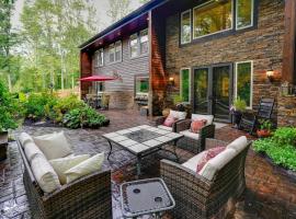 酒店照片: Large Family Home with Patios, Gas Grill and Fire Pit!