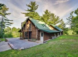 ホテル写真: Charming Wellesley Island Cabin Near State Parks