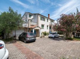 Apartments and rooms by the sea Mrljane, Pasman - 327, hotel v destinaci Neviđane