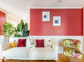 Hotel fotografie: Beautiful & Large Townhouse in Downtown Arlington Near DC