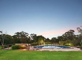 A picture of the hotel: Arcadia Stunning Manor Tennis & Pool & Hottub