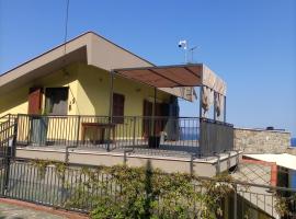 Hotel Photo: Mansarda sul mare