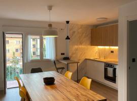 होटल की एक तस्वीर: Cozy apartment 6' from San Sebastian + Parking