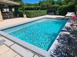 Hotel kuvat: Studio le Cèdre avec piscine au calme