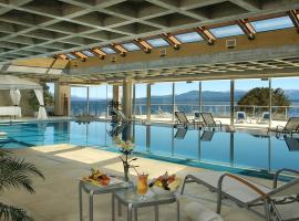 Cacique Inacayal Lake Hotel & Spa、サン・カルロス・デ・バリローチェのホテル