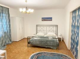 Hotel Photo: Spacious 3BR Apartment with Balcony and private garage