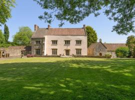 A picture of the hotel: Amazing Manor House Near Bristol - Simply Check In