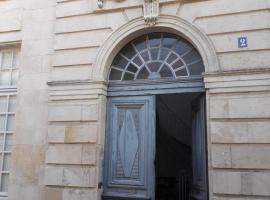 מלון צילום: Très bel appartement dans un ancien hôtel particulier centre ville