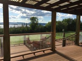 Photo de l’hôtel: Polson Lake House with Grand Deck and Flathead Lake Views