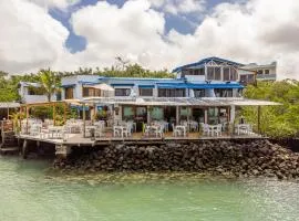 Blu Galapagos Sustainable Waterfront Lodge, hôtel à Puerto Ayora