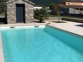 Hotelfotos: Studio aux portes des Cévennes avec piscine