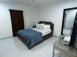 Foto do Hotel: bedroom with sharing bathroom