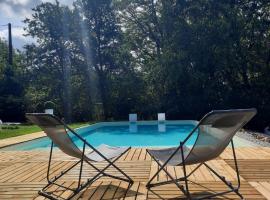 ホテル写真: Gîte en Corrèze 12 pers, Piscine chauffée et Salle de jeux