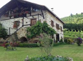 Hotel Photo: caserio vasco con piscina y barbacoa