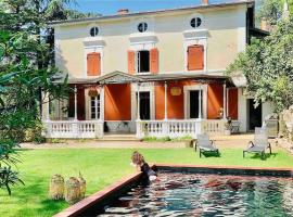 A picture of the hotel: Domaine de charme avec piscine