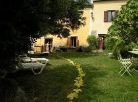 Hotel Foto: La Maison Jaune de Quirbajou