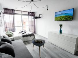 Hotel foto: Modern studio with see and city view