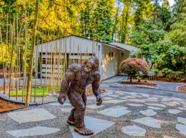 Hotel Photo: Sasquatch and Bigfoot