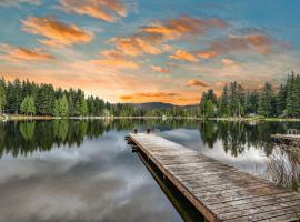 Hotel Photo: The Cabins at Lake Alice