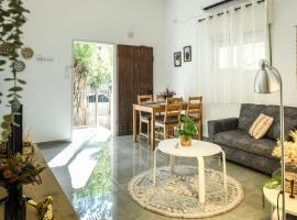 Hotel Foto: Charming 2 BR in the Heart of Haifa by Sea N Rent