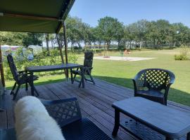 Comfort Safaritent 6 pers en Mini Camping, hotel in Zwiggelte