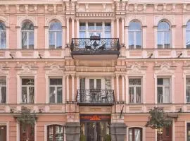 Heritage Hotel and Suites